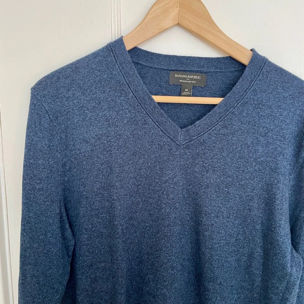 Banana Republic Mens Blue V Neck Long Sleeve‎ Sweater, Premium Luxe Yarn